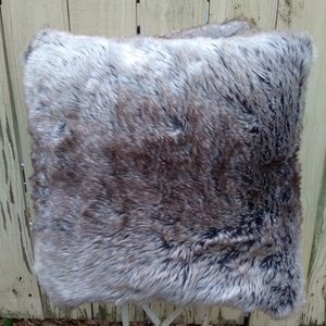 Biltmore 2 fax fur pillows